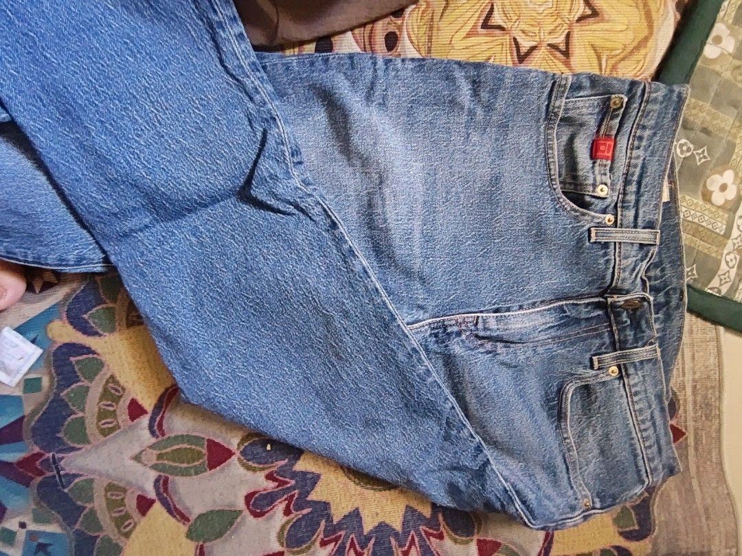 Levi's 512 Jeans - W31 L30 (Category: Jeans) located in Taguig. Submitted by cristinevm56163 (Listing ID 1438955896, Image 1). Description: - Authentic Levi's 512 jeans - Classic blue wash - Size: W31 L30 - Features the iconic red Levi's tag - Includes the Levi Strauss & Co. label - Button and zipper closure.