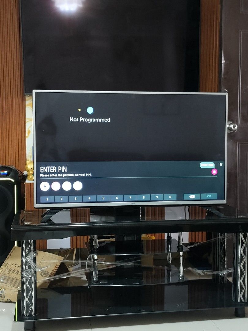 LG TV (Category: TV) located in Pasig City. Submitted by urbanvoghue (Listing ID 1438890014, Image 1). Description: For sale LG tv 42inches with tv rack Rfs: hindi nagagamit and may onti flicker screen . with remote loc meycauayan.