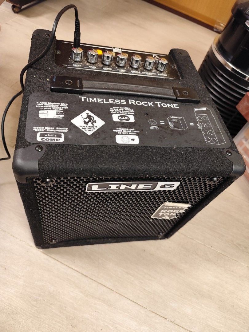 Line 6 Low Down Studio 110 音箱 （分類：樂器）位於 Hong Kong。 由 yukhing.ho 提交（商品編號 1439014068，圖片 1）。簡介： Line 6 Low Down Studio 110 音箱。具有多種控制旋鈕。適合練習或小型演出。。