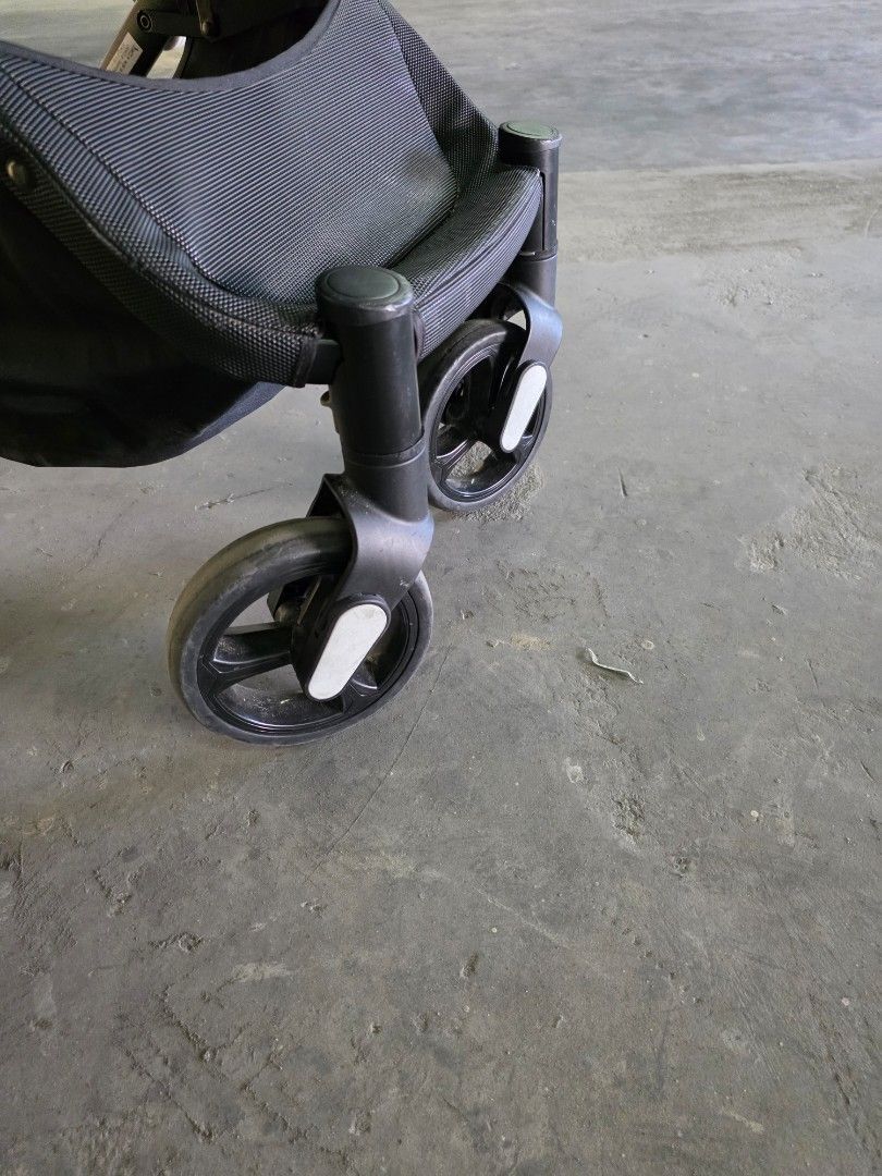 looping squizz 3 withbig wheels and carseat (Category: Strollers) located in Pasig City. Submitted by trisporthunter (Listing ID 1439030294, Image 2). Description: -looping squizz 3 stroller big wheel and carseat - Color: Black - Lightweight and compact design - Padded seat for comfort - Comfortable handle - Easy fold for storage and transport - Includes sun canopy - Ideal for travel and daily use cloth cover n rain cover.