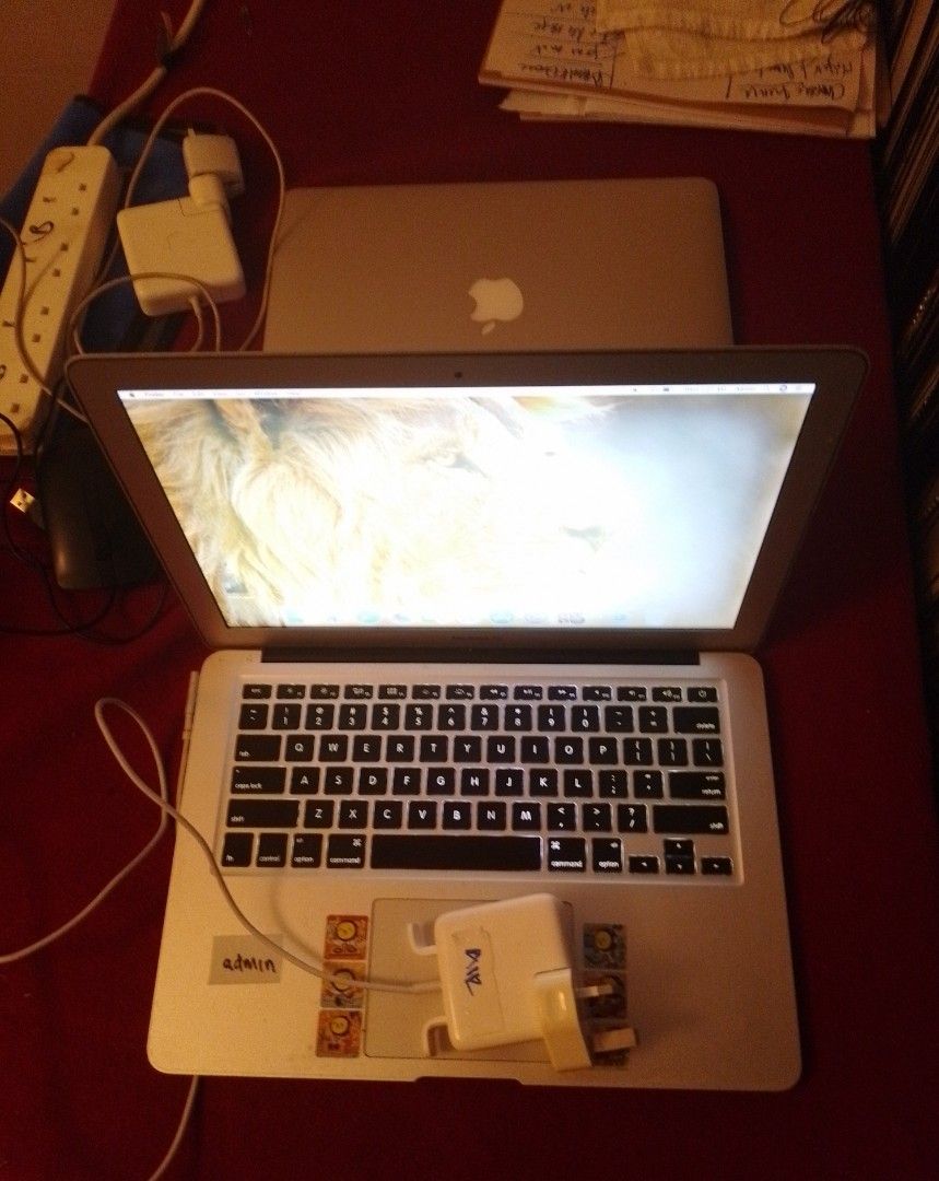 MacBook Air 13-inch (Mid 2011)459542954519439360