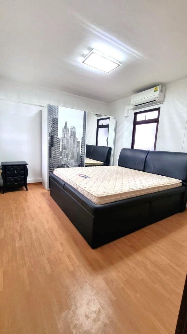 (Category: ) located in . Submitted by your_rental_specialist (Listing ID 1438983961, Image 1). Description: .