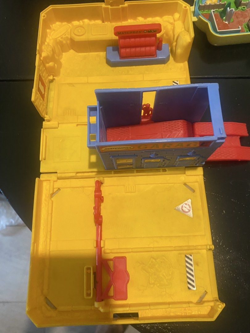 Matchbox MB Garage Playset (Category: Vehicle & Diecast Models) located in Marikina City. Submitted by jtv17 (Listing ID 1438964925, Image 2). Description: Matchbox MB Garage playset! Includes tow truck, SUV, and police car. Features a garage interior with lift and accessories. Compact, foldable design..