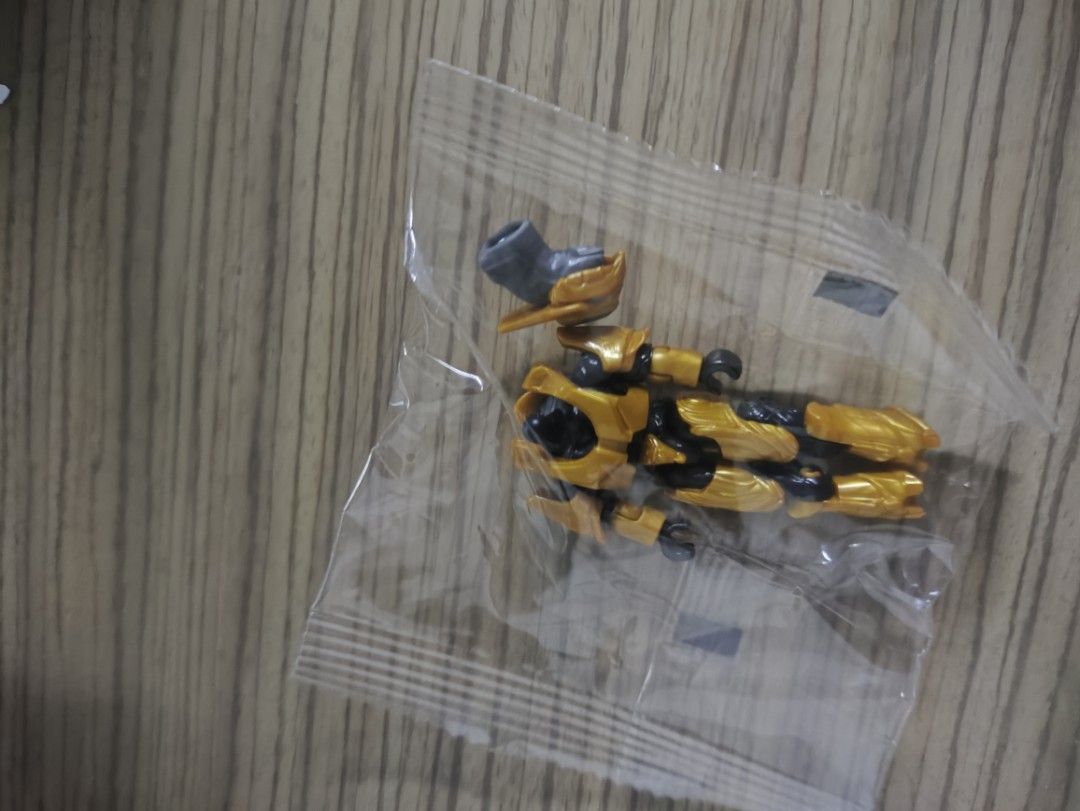 Mega Construx HALO (Category: Figurines & Statues) located in Makati City. Submitted by zxc_toys (Listing ID 1439051976, Image 1). Description: - Mega Construx HALO figure - Features a gold and black Spartan design - Still sealed in original packaging.
