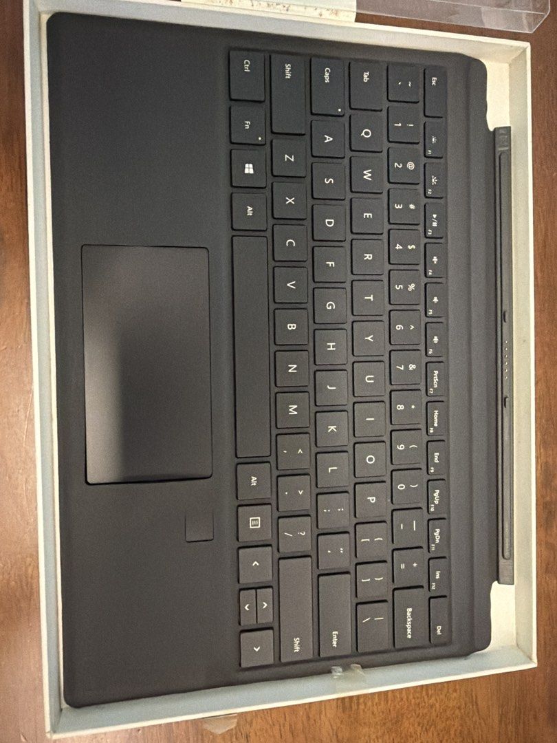 Microsoft Surface Pro 4 Type Cover459326154784133120