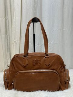(Category: ) located in . Submitted by shoulderfashion (Listing ID 1439006097, Image 1). Description: .