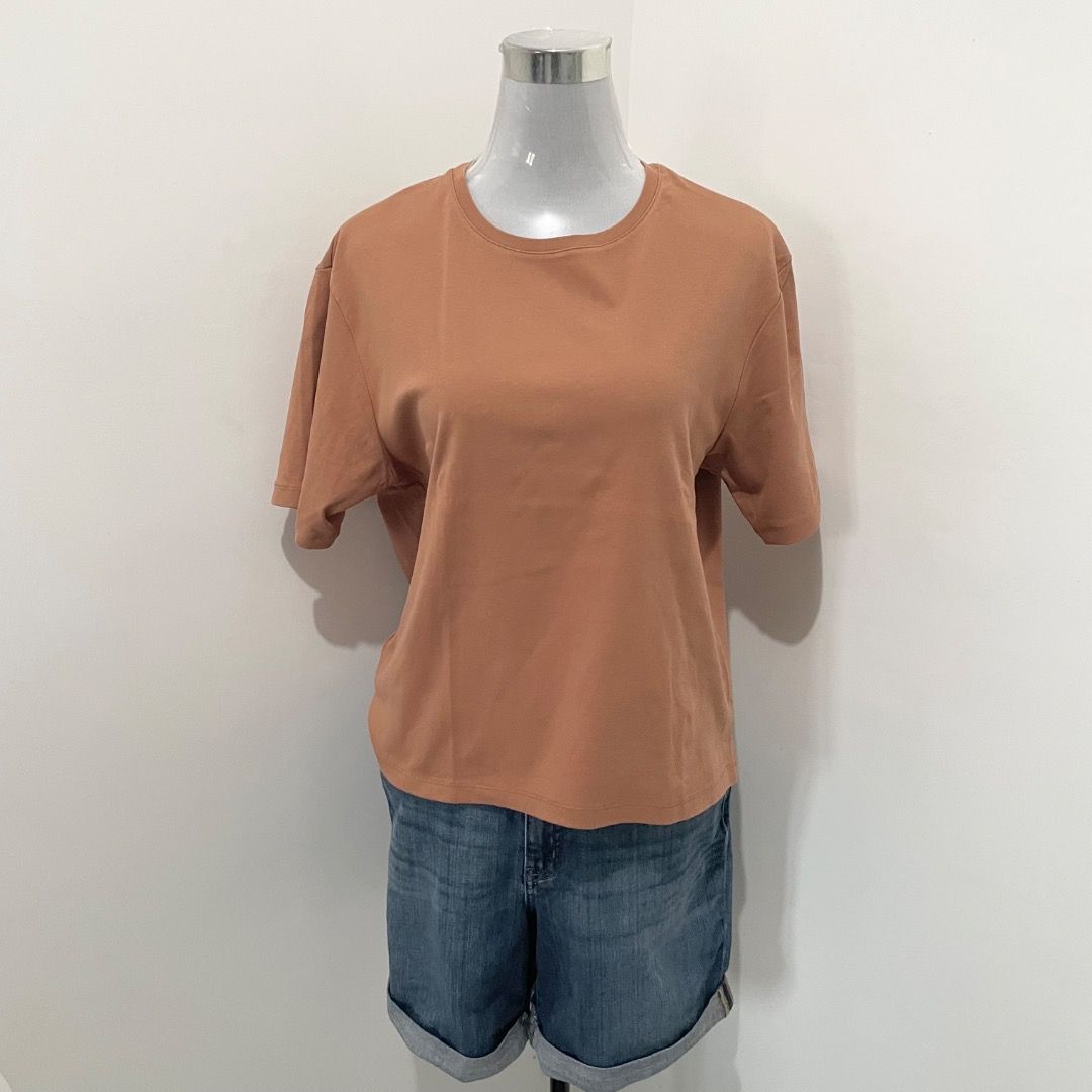 M-L All About Tees Choco Brown Shirt (Category: Shirts) located in Bacolor. Submitted by chicn_classy (Listing ID 1439002391, Image 2). Description: .