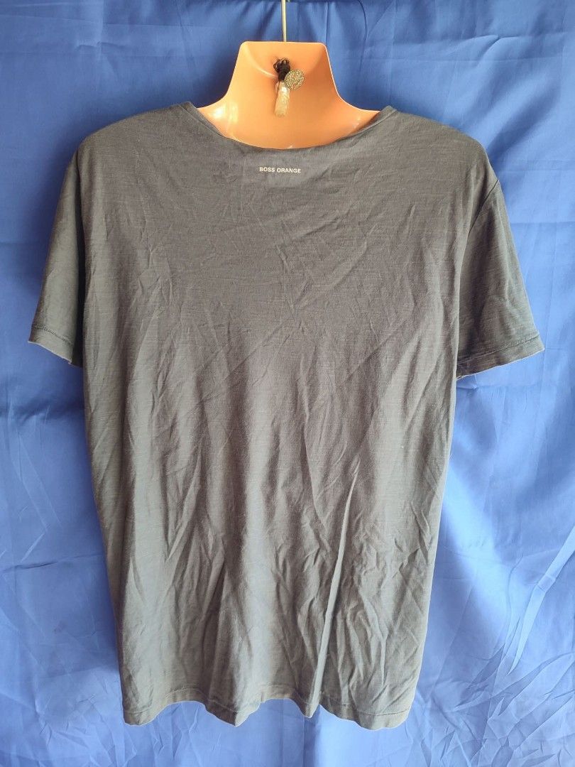 navy blue hugo boss graphic tee (Category: Tshirts & Polo Shirts ) located in Bontoc. Submitted by irene_banganan (Listing ID 1438947056, Image 2). Description: navy blue hugo boss graphic tee small on tag, fits medium to large nice quality no flaws, in excellent condition.