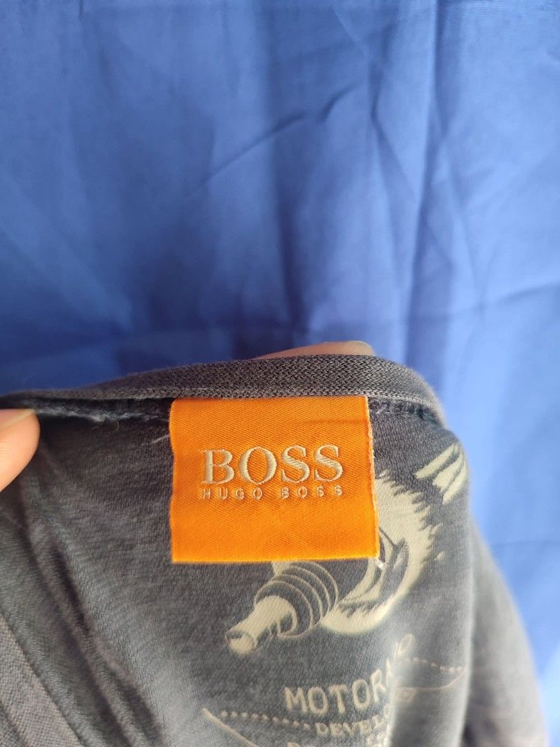 navy blue hugo boss graphic tee (Category: Tshirts & Polo Shirts ) located in Bontoc. Submitted by irene_banganan (Listing ID 1438947056, Image 3). Description: navy blue hugo boss graphic tee small on tag, fits medium to large nice quality no flaws, in excellent condition.