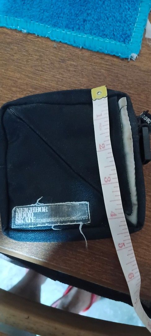 Neighbourhood Skate Small Wallet (Category: Belt bags, Clutches and Pouches) located in San Ildefonso. Submitted by rigor32eva20161 (Listing ID 1438920281, Image 2). Description: - Small black pouch - Includes a strap - Velcro closure - Features a small inner pocket - Made in Korea - Dimensions: Approximately 4 inches (height) x 5 inches (width).