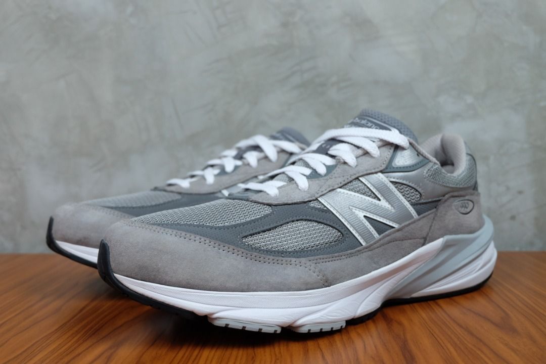New Balance 990 v6 14us men (Category: Sneakers) located in Cagayan de Oro. Submitted by soleintimacy (Listing ID 1438893632, Image 2). Description: New Balance 990 v6 -14us men/32cm -condition: 9.5/10 -authentic/original -issue: none -used/no box -hindi po ukay P4,499.