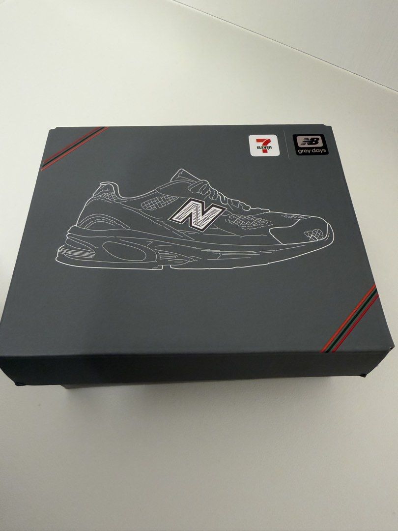 New Balance x 7-11 Grey Day Mini拼砌模型磁貼 只有990 (J) 及 990 (I) 全部只開盒睇款，全部只開盒睇款，暫只出售 $100對 （分類：設計師玩具及盲盒）位於 Hong Kong。 由 swauction 提交（商品編號 1439050581，圖片 2）。簡介： 產品名稱： 1. New Balance x 7-11 Grey Day Mini拼砌模型磁貼 ： - 990 (J) x1 - 990 (I) x1 全部只開盒睇款，暫只出售$100對 所在地：香港 新舊程度：新舊如圖，有興趣者自行判斷新舊！完美主義驗屍官勿擾！ 價錢：$100 暫不議價，現金/銀行過數交收，價錢已列明，議價不回！ 交收方法：只限觀塘、旺角、屯門地鐵交收，放工時間後交收！歡迎順豐到付服務。 備註：各有興趣者「要/Want」後請自行PM及七天內完成交收。。