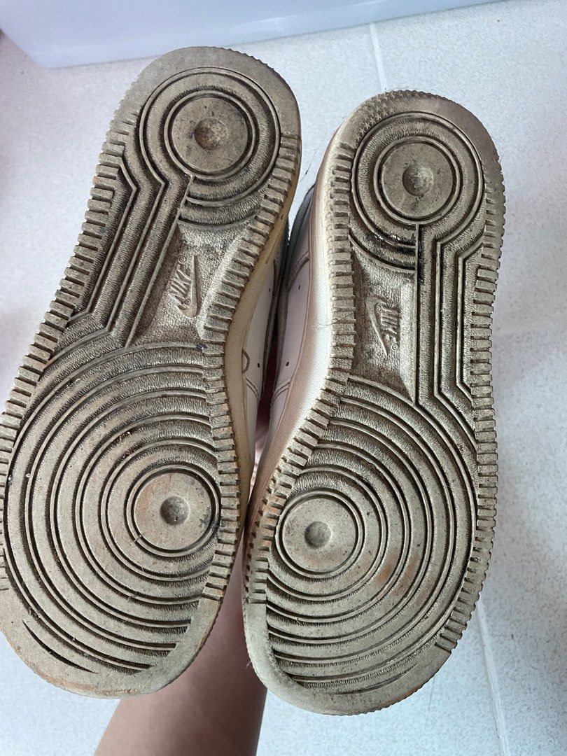 Nike AF1 Shoes (Category: Sneakers) located in Dasmarinas. Submitted by glamsofmerci (Listing ID 1438929128, Image 2). Description: Please manage expectations, this is a preloved item Needs cleaning Unisex MOP: Gcash, Maya, BPI MOD: Lalamove, J&T SF to be shouldered by buyer 📍Dasmariñas, Cavite.