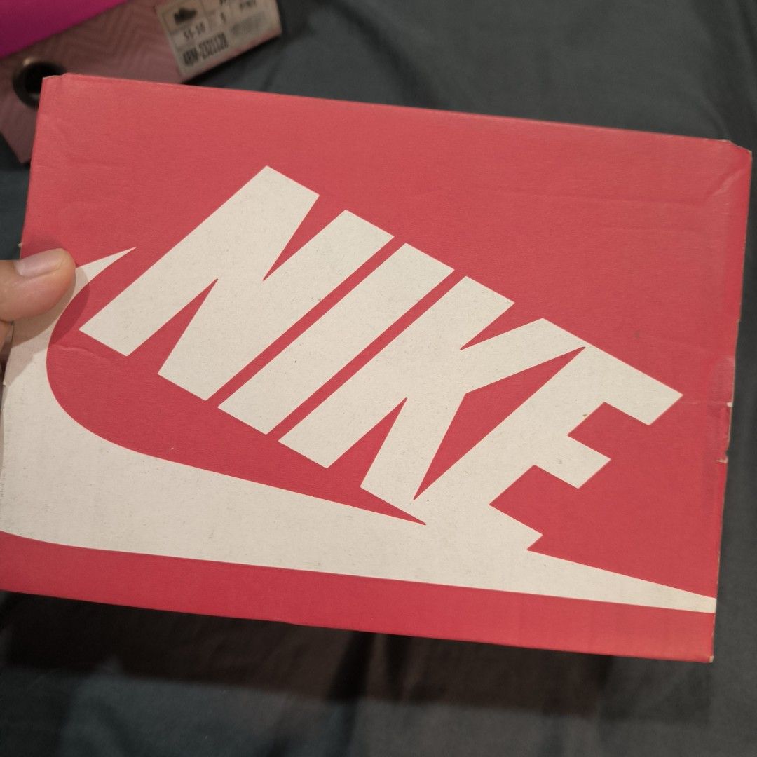 Nike Air Max 1 Easyon (TD) - Size 7C (Category: Babies & Kids Fashion) located in Valenzuela. Submitted by mylesandre (Listing ID 1438895541, Image 3). Description: - Nike Air Max 1 Easyon (TD) - Size 7C - Color: White/Burgundy Crush (White, burgundy, and pink) - Features a convenient velcro strap - Comes with the original box - Made in Indonesia.