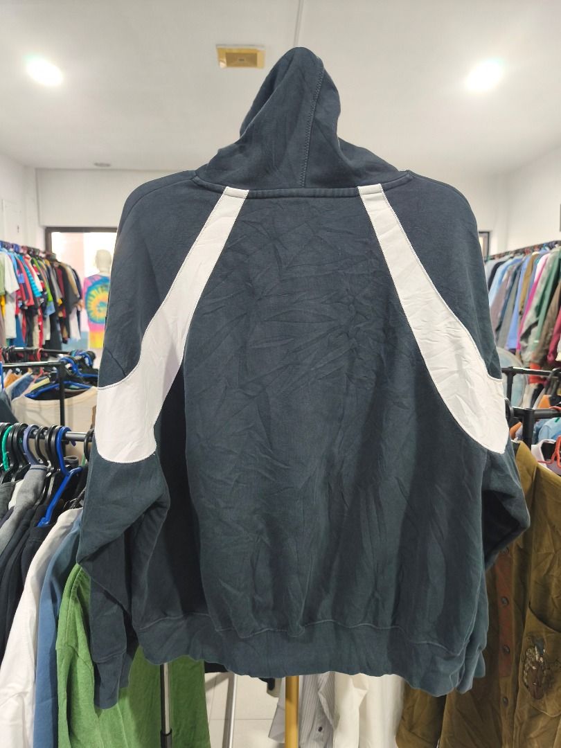 Nike Big Swoosh Hoodie (Category: Coats, Jackets and Outerwear) located in Davao. Submitted by thethriftproject082 (Listing ID 1438974523, Image 2). Description: NIKE BACKSWOOSH HOODIE 📍Size on Tag: M 📍Dimensions: 24 X 24 📍Price: 450 - Large white swoosh design on the back - Drawstring hood and front pocket - Size M - Made in Indonesia - Relaxed fit.