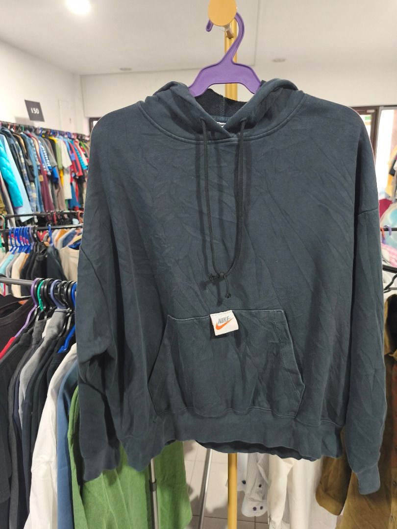 Nike Big Swoosh Hoodie (Category: Coats, Jackets and Outerwear) located in Davao. Submitted by thethriftproject082 (Listing ID 1438974523, Image 1). Description: NIKE BACKSWOOSH HOODIE 📍Size on Tag: M 📍Dimensions: 24 X 24 📍Price: 450 - Large white swoosh design on the back - Drawstring hood and front pocket - Size M - Made in Indonesia - Relaxed fit.