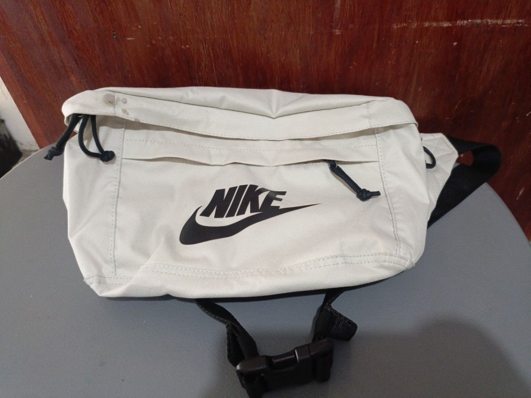 Nike Cross body/Beltbag (Category: Belt bags, Clutches and Pouches) located in San Jose del Monte. Submitted by m_nshop (Listing ID 1438929129, Image 1). Description: - Nike Tech Hip Pack - Light beige color - Main compartment and front pocket - Adjustable strap for a comfortable fit - Interior mesh pockets for extra storage - Nike logo detail needs washing may mga stain po from Japan Auction NO COD MOP:GCASH LALAMOVE OR JNT COURIER.