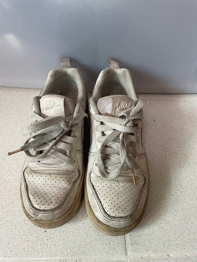 Nike kids' shoes (Category: Babies & Kids Fashion) located in Dasmarinas. Submitted by glamsofmerci (Listing ID 1438930231, Image 1). Description: Please manage expectations, this is a preloved item Needs cleaning US 3.5 MOP: Gcash, Maya, BPI MOD: Lalamove, J&T SF to be shouldered by buyer 📍Dasmariñas, Cavite.