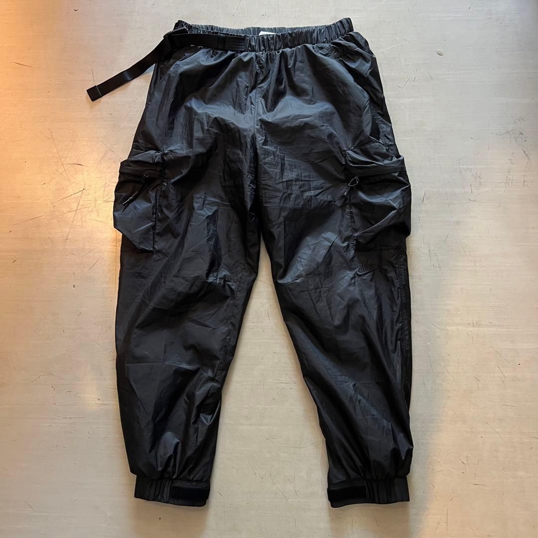 Nike Tech Men's Lined Woven Trousers (Category: Trousers) located in Cavite. Submitted by labbudds20 (Listing ID 1438983602, Image 2). Description: Nike TechMen's Lined Woven Trousers size 2xl waistline 34 to 38 length 39 inches excellent condition no issue.