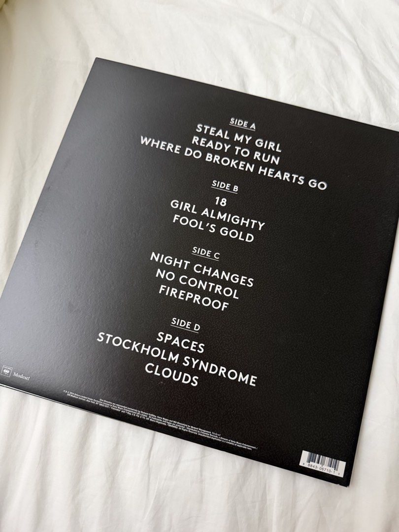 ONE DIRECTION FOUR VINYL HARRY STYLES MERCH (Category: Vinyls) located in Las Pinas. Submitted by megg_ (Listing ID 1439052027, Image 2). Description: Used once! No skips at all. RFS: I don’t collect vinyls anymore..