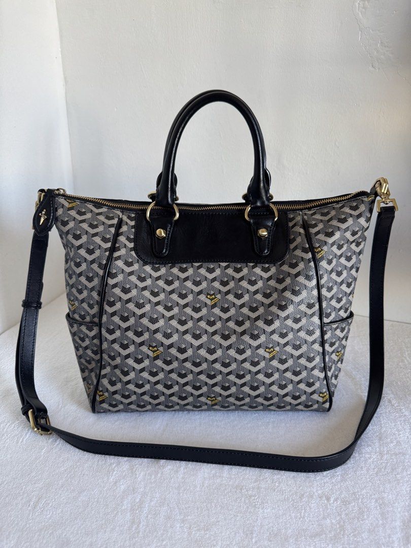 ORIG CESARE PACIOTTI (Category: Luxury Bags & Wallets) located in Cavite. Submitted by _jennprelovedselections_ (Listing ID 1439033398, Image 2). Description: Preloved but great condition🙂 Mine Now Pay Today! Free SF!😍 Mode of Payment: G CASH x Security Bank transfer only! REMINDER PRELOVED PO BAWAL SA MASELAN PLSSS!☺️ EXPECT SIGN OF USAGE DAHIL PRELOVED PO! POSTED DETAILED PICS NO ASKING MORE PICTURES. ❌No Cancelation ❌No Swaps ❌Joy Reserver ❌