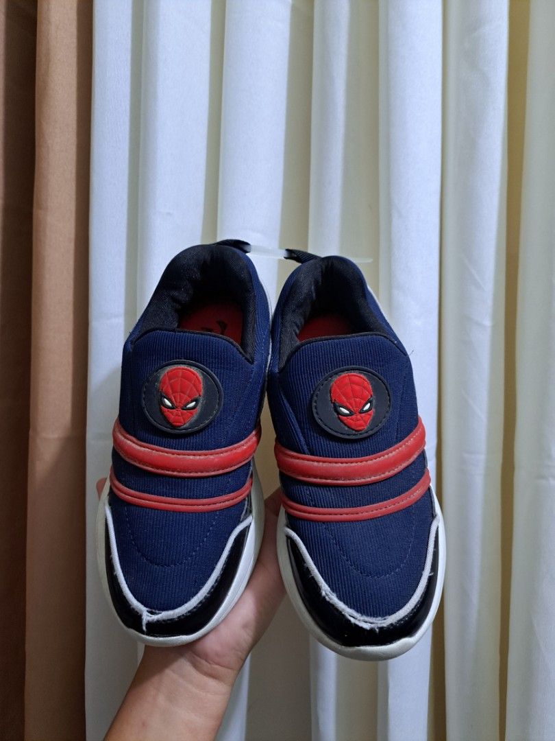 Origina Marvel shoes ,for kid (Category: Babies & Kids Fashion) located in Quezon City. Submitted by kimlynandaya (Listing ID 1438991335, Image 1). Description: Original shoes,for kid sizes cm:19.