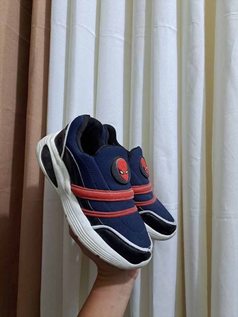 Origina Marvel shoes ,for kid (Category: Babies & Kids Fashion) located in Quezon City. Submitted by kimlynandaya (Listing ID 1438991335, Image 2). Description: Original shoes,for kid sizes cm:19.