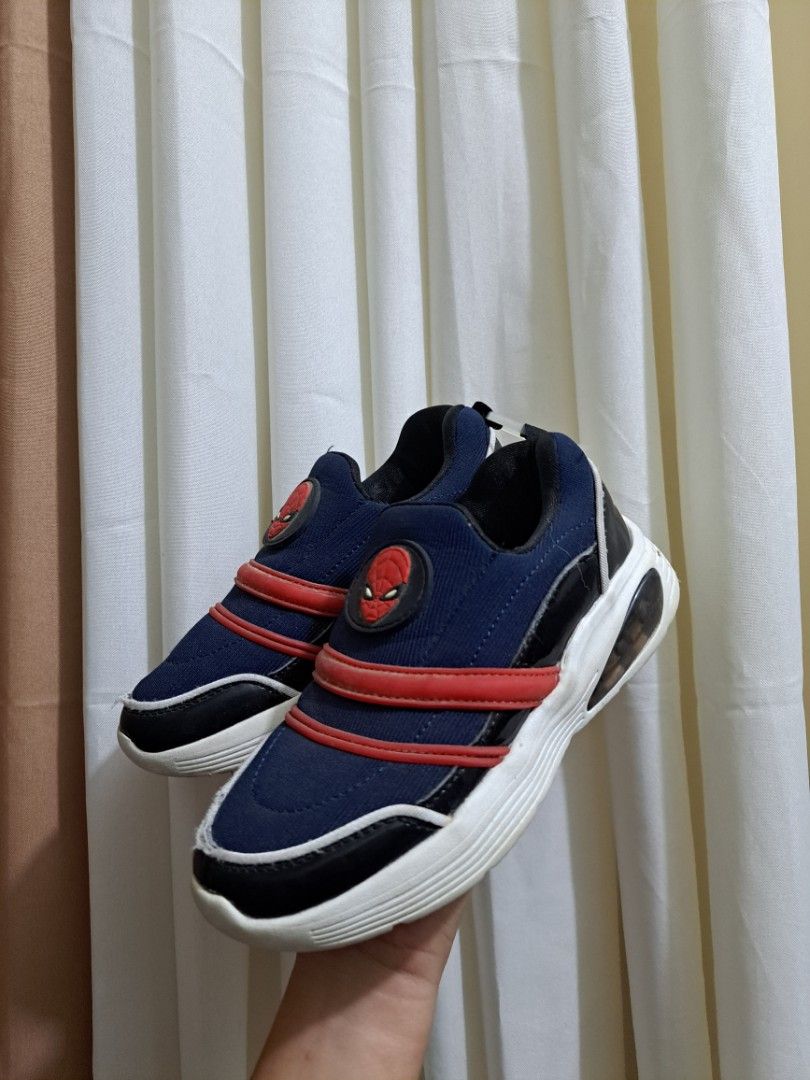 Origina Marvel shoes ,for kid (Category: Babies & Kids Fashion) located in Quezon City. Submitted by kimlynandaya (Listing ID 1438991335, Image 3). Description: Original shoes,for kid sizes cm:19.