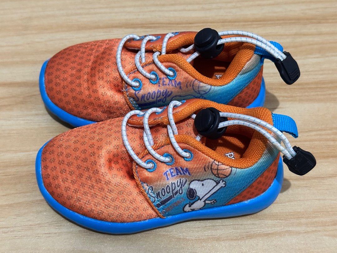 Original Peanuts Toddler Shoes (Category: Babies & Kids Fashion) located in Manila. Submitted by captxy (Listing ID 1439015395, Image 1). Description: Size: 21 EU Recommended Age: 12 to 18 Months Rfs: napagliitan na po Loc: Sampaloc, Manila.