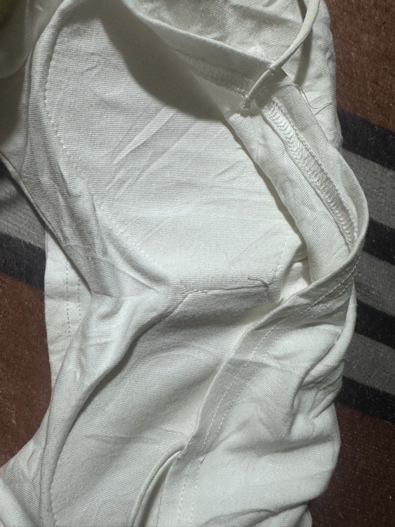 Padded White Cropped Top (Category: Sleeveless) located in Manila. Submitted by midori.xx (Listing ID 1438985361, Image 3). Description: 📌 Xs to small. 📌 Minamal issues. 📌 No when worn. 📌 DM me for inquiries. 📌 Item needs wash. 📌 Pay now, ship out tomorrow. 📌 Freebies with minimum spend of 300. 📍 Manila. 💵 Gcash MOP. 🚚 Direct jnt / lalamove. 📦 3-5 days shipping depends on location. 🏷️ Shipping fee will be calculated based on items and