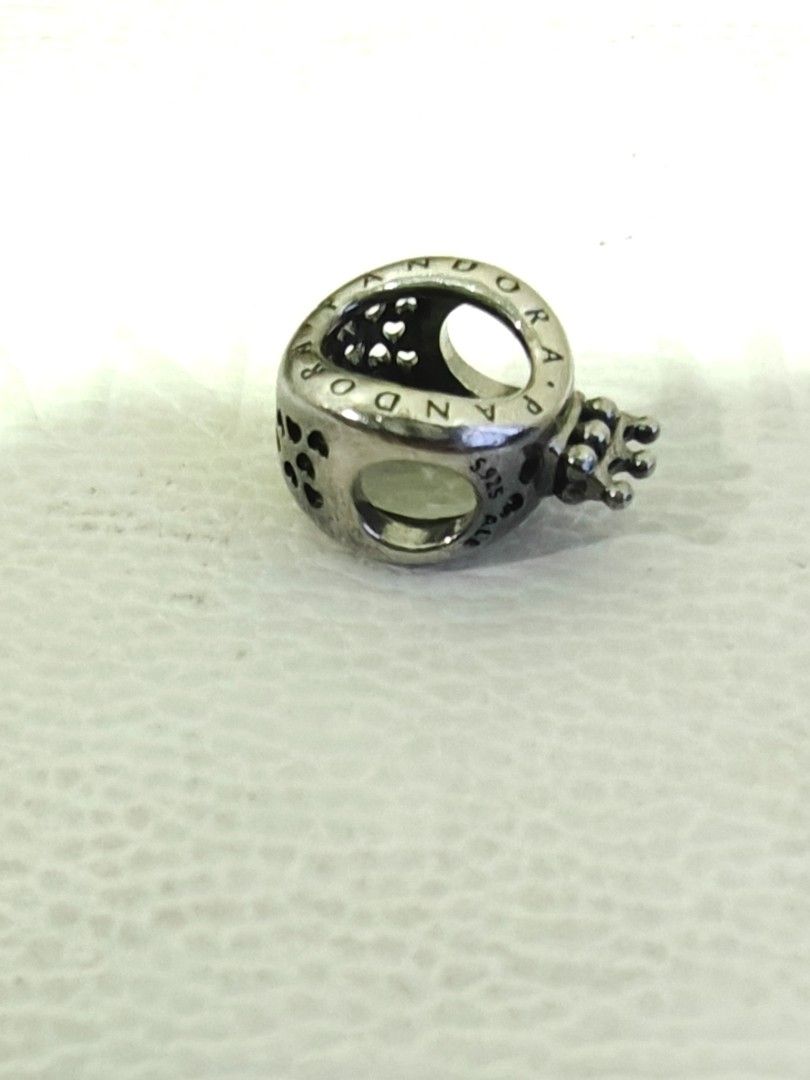Pandora o crown silver charm (Category: Charms) located in Makati City. Submitted by ly12eb (Listing ID 1438906880, Image 2). Description: Authentic Excellent condition.
