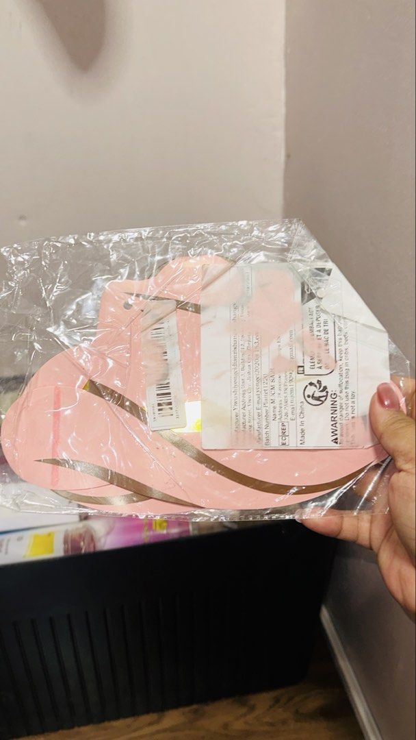 Paper hat (Category: Craft Supplies & Tools) located in Manila. Submitted by swift_cosmicocean (Listing ID 1438926827, Image 1). Description: .