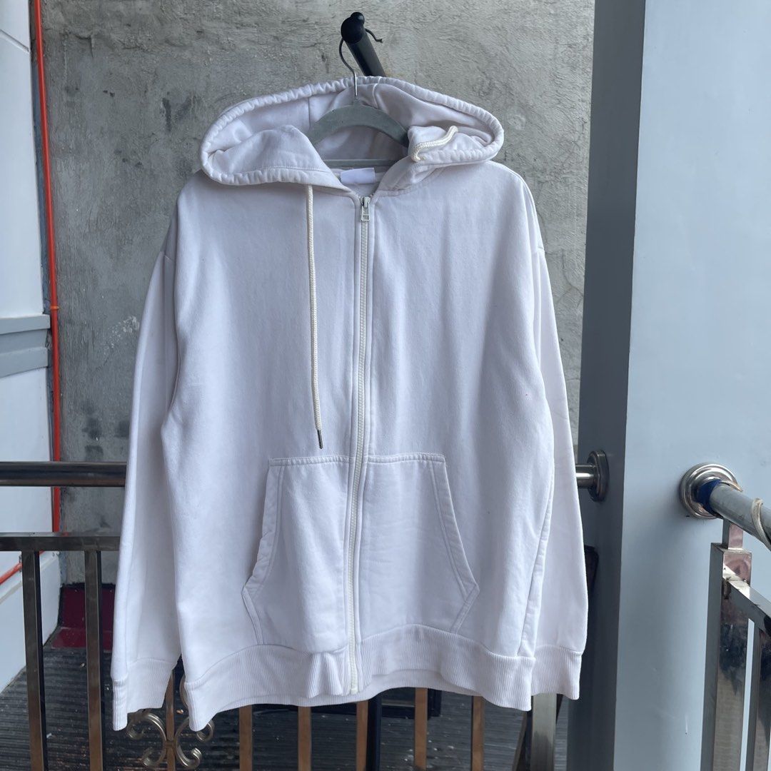 Penshoppe Jacket (Category: Coats, Jackets and Outerwear) located in Naic. Submitted by johnrell1234 (Listing ID 1438977775, Image 1). Description: Penshoppe 📐⬇️ Measurements: Width: 21” | Length: 26” | Sleeve length: 22 Color rate: 10/10 Excellent Condition No Issue .