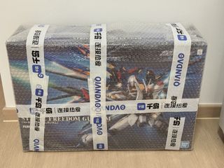 STRIKE FREEDOM & INFINITE JUSTICEボックス未開封 STRIKE FREEDOM GUNDAM AND INFINITY JUSTICE GUNDAM FIGURINES / FULL