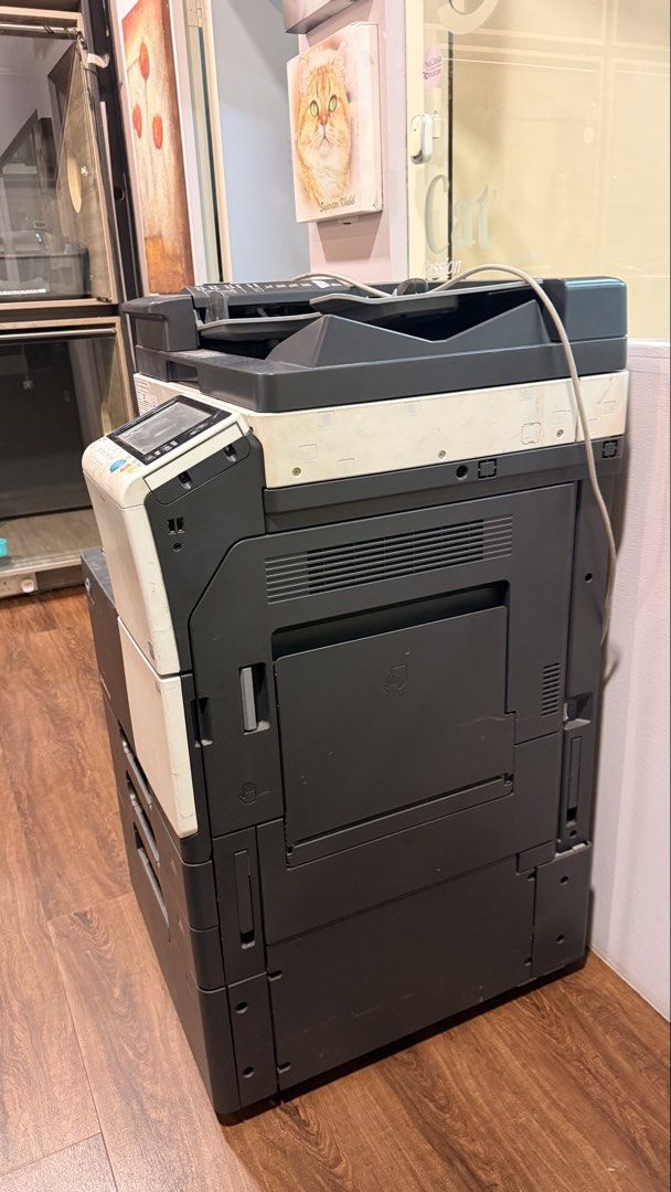 Photocopy machine459200377138063360