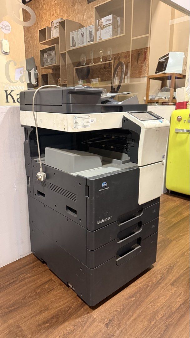Photocopy machine459200377138063361