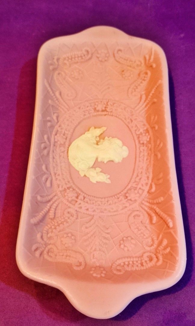 Pink cameo Jasperware trinket (Category: Coffee & Tea Tableware) located in Cabanatuan. Submitted by miss.maia (Listing ID 1439050598, Image 2). Description: .