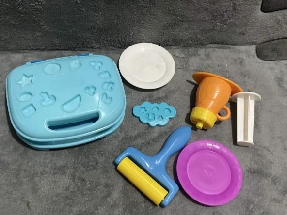 Play-Doh Waffle Breakfast Maker Set clay take all bundle toy set (Category: Kids Toys) located in Valenzuela. Submitted by feur.u (Listing ID 1439018242, Image 3). Description: - Play-Doh Waffle Maker Set - Includes a blue and light blue waffle maker - Features waffle and shape molds - Comes with a rolling pin, press, and other tools - No play doh included.