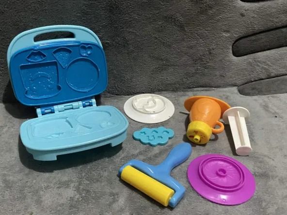 Play-Doh Waffle Breakfast Maker Set clay take all bundle toy set (Category: Kids Toys) located in Valenzuela. Submitted by feur.u (Listing ID 1439018242, Image 2). Description: - Play-Doh Waffle Maker Set - Includes a blue and light blue waffle maker - Features waffle and shape molds - Comes with a rolling pin, press, and other tools - No play doh included.