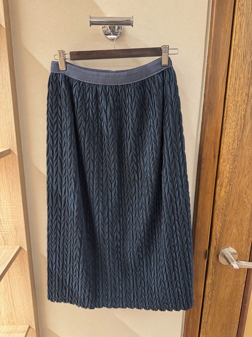 Pleated Skirt (Category: Skirts) located in San Juan City. Submitted by outwithit (Listing ID 1439017668, Image 1). Description: Dm for more information -More pictures about the product -Close up pictures -Type of material RFS: Decluttering Can negotiate if buying 2 or more items Delivery fee will be shouldered by buyer .