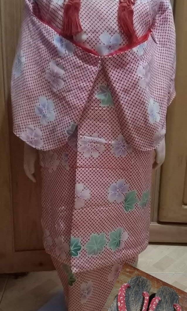 Preloved Authentic Kimono Japanese Costume (Category: Traditional & Ethnic wear) located in Manila. Submitted by magnolia555 (Listing ID 1439038464, Image 1). Description: For Sale 🔖 PHP 1,200 Authentic Kimono Japanese Costume For Kids Girl (8 - 9 y/o) Vintage condition normal sign of usage So please, manage your expectations! since selling it at a low price Comment / DM if you are interested 💵 💲 💰 𝑭𝒐𝒓 𝒂𝒑𝒑𝒐𝒊𝒏𝒕𝒎𝒆𝒏𝒕𝒔,𝒇𝒊𝒕𝒕𝒊𝒏