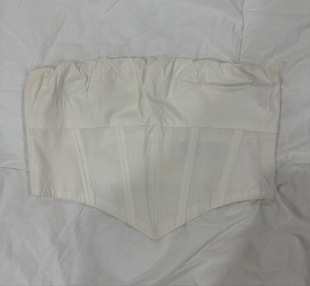 princess polly white corset top (Category: Sleeveless) located in Quezon City. Submitted by swagprincess444 (Listing ID 1438968705, Image 1). Description: ✩ size: US 4 || bust/width: 14.5” length: 10” ✩ condition: 9/10 (worn out white color more like off white now) ✩ purchased in 2021, actual when worn in last slide .