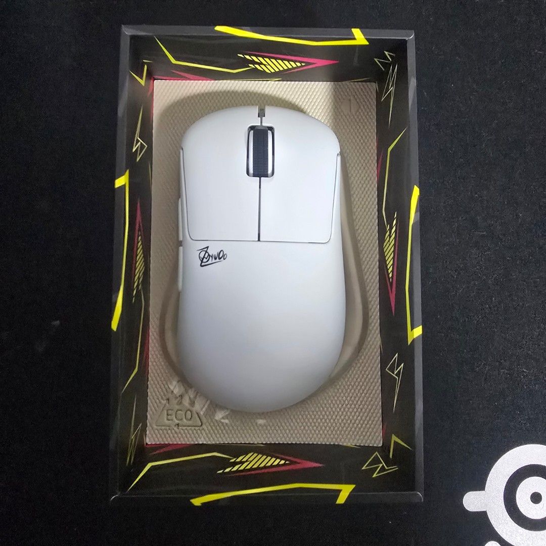 Pulsar Zywoo Medium White Gaming Mouse459951103825029120