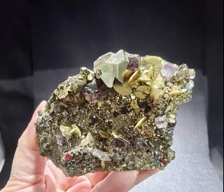 (Category: ) located in . Submitted by pnlartcrystals (Listing ID 1438933724, Image 1). Description: .