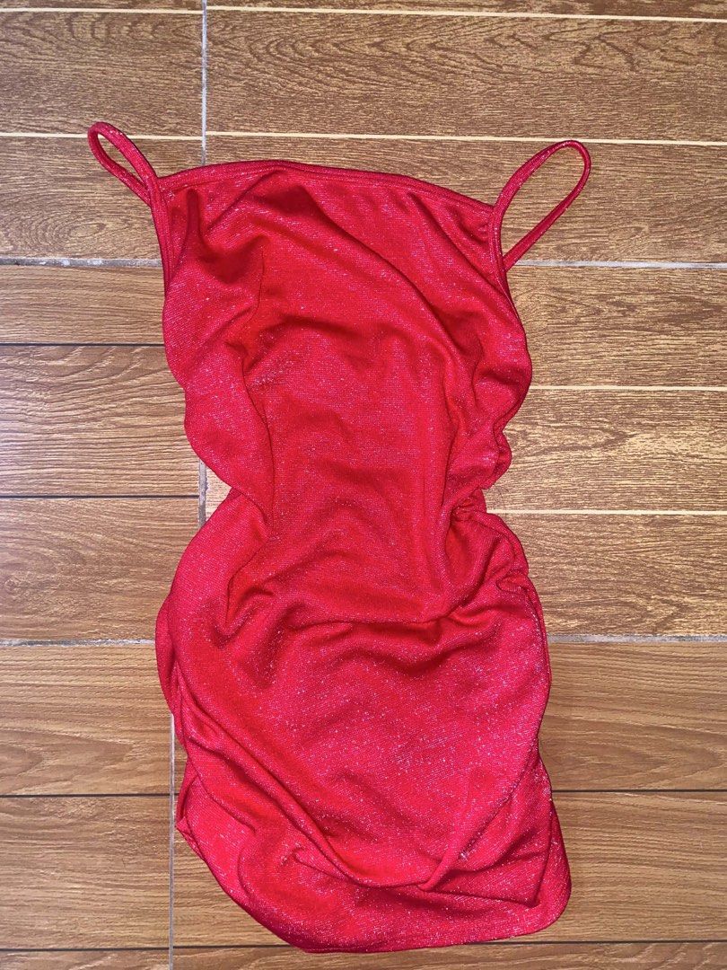Pre loved Red Bodycon Dress (Category: Dresses) located in Paranaque City. Submitted by syndra7 (Listing ID 1438959736, Image 1). Description: MOP: GCASH MOD: FLAST XPRESS OR LALAMOVE (Buyer will shoulder sf) .