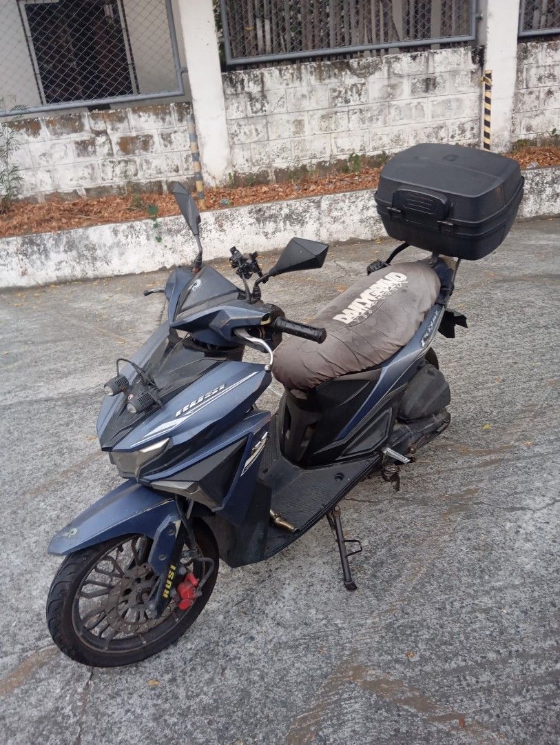 RUSI ROYAL 125 2020 (Category: Other Motorcycles Parts and Accessories) located in Manila. Submitted by bossdad_og (Listing ID 1439006855, Image 2). Description: - RUSI ROYAL 125 2020 - Black top box included - Comes with Mini driving light with flasher and hazard -phone holder -license plate available di ko lang kinakabit - good for long driving - odometer stops at 44k km -solid pa sa takbuhan basta regular change oil at lagi pa maintenance at t