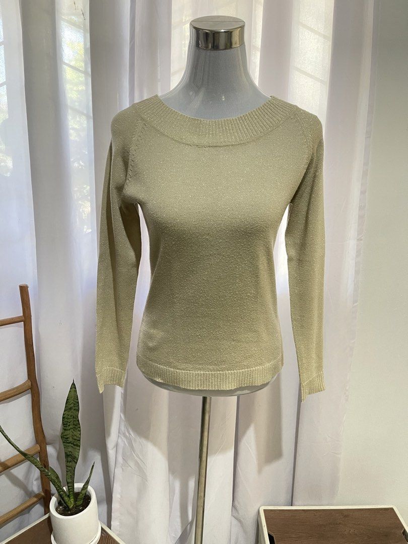 SAPAIR Gold Glitter Sweater - Size M (Category: Coats, Jackets and Outerwear) located in Bayambang. Submitted by foursiblings081228 (Listing ID 1438926548, Image 1). Description: - SAPAIR gold glitter sweater - Size: M - Features: Boat neck, long sleeves - Material: 100% acrylic - Measurements: Bust 79-87, Height 154-162 - Perfect for casual or dressy outfits! Gcash J&t 📍Bayambang,Pangasinan.