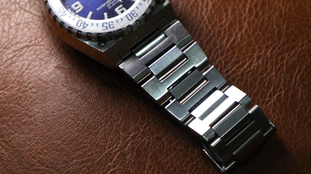 ❗ SALE❗ SEIKO PROTOS SNZD75 (Category: Men's Watches) located in Cebu City. Submitted by steffiewonder13 (Listing ID 1439026604, Image 3). Description: Seiko Protos - SELLING AS IS - original head and bracelet (fits up to 7in) - 7s36 movement - signs of use - 42mm case, 20mm lugs - Crack on glass near 12 (see photos) - NEEDS serviced; may underperform I can send videos and chat further via Vib3r for your peace of mind. Payment first basis. Shippi