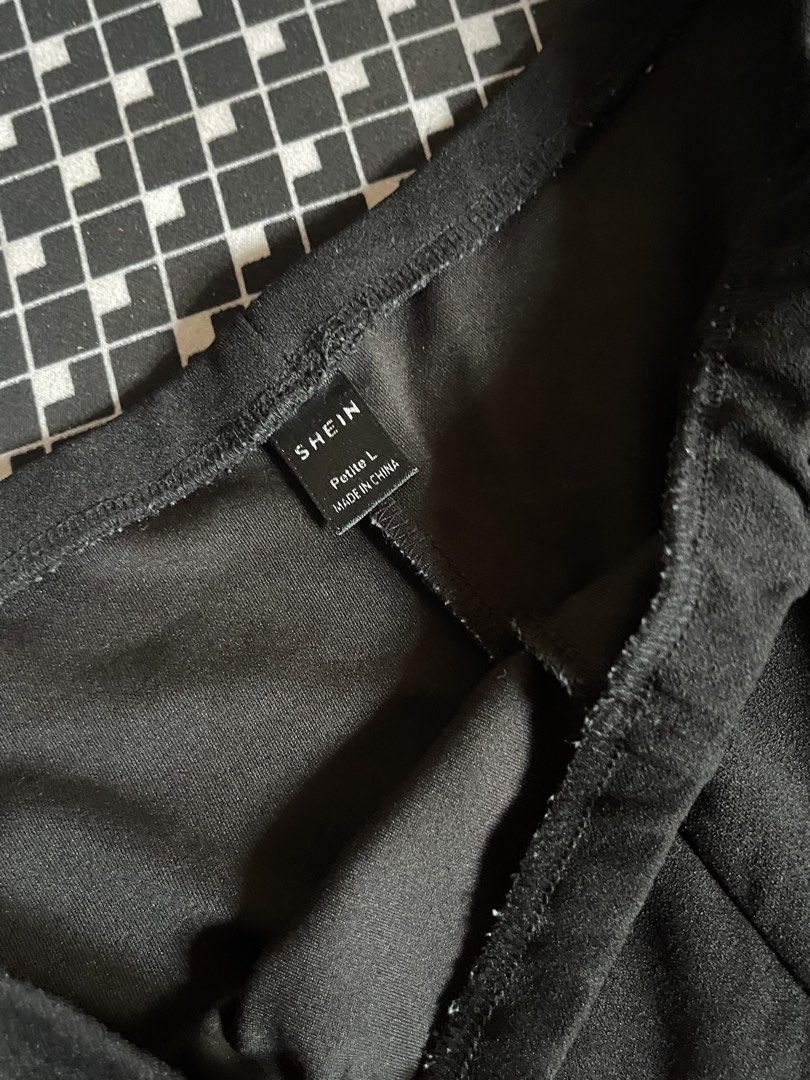Shein black flare pants large (Category: Other Bottoms) located in Palayan City. Submitted by ur_princexxx (Listing ID 1438932037, Image 2). Description: Size large waist: 28-32 length:37 .