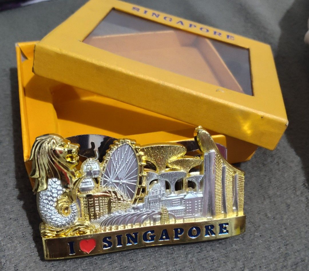 SWAP/SALE Singapore Souvenir tissue holder (Category: Vintage Collectibles) located in Manila. Submitted by karuselkoh (Listing ID 1438931764, Image 2). Description: - Singapore souvenir - Features iconic landmarks: Merlion, Singapore Flyer, and Supertree Grove - Comes in a yellow box - Box has "SINGAPORE" printed on top - Material: Metal CHEAPEST SALE.
